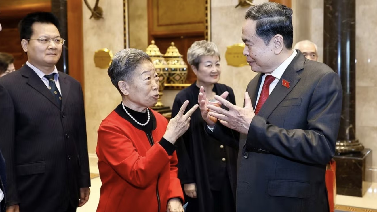 越南国会主席陈青敏会见中国友好人士