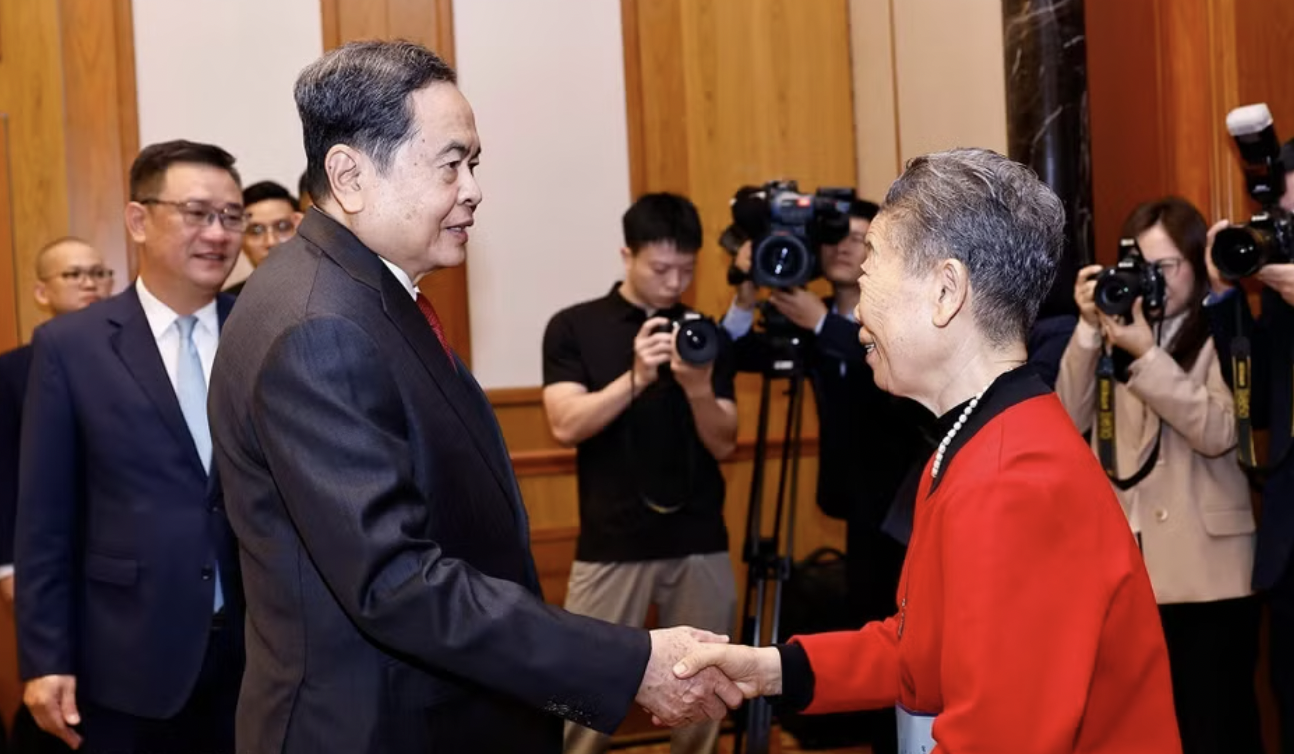 越南国会主席陈青敏会见中国友好人士