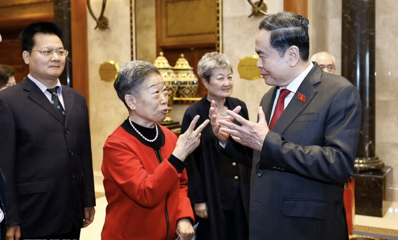 越南国会主席陈青敏会见中国友好人士