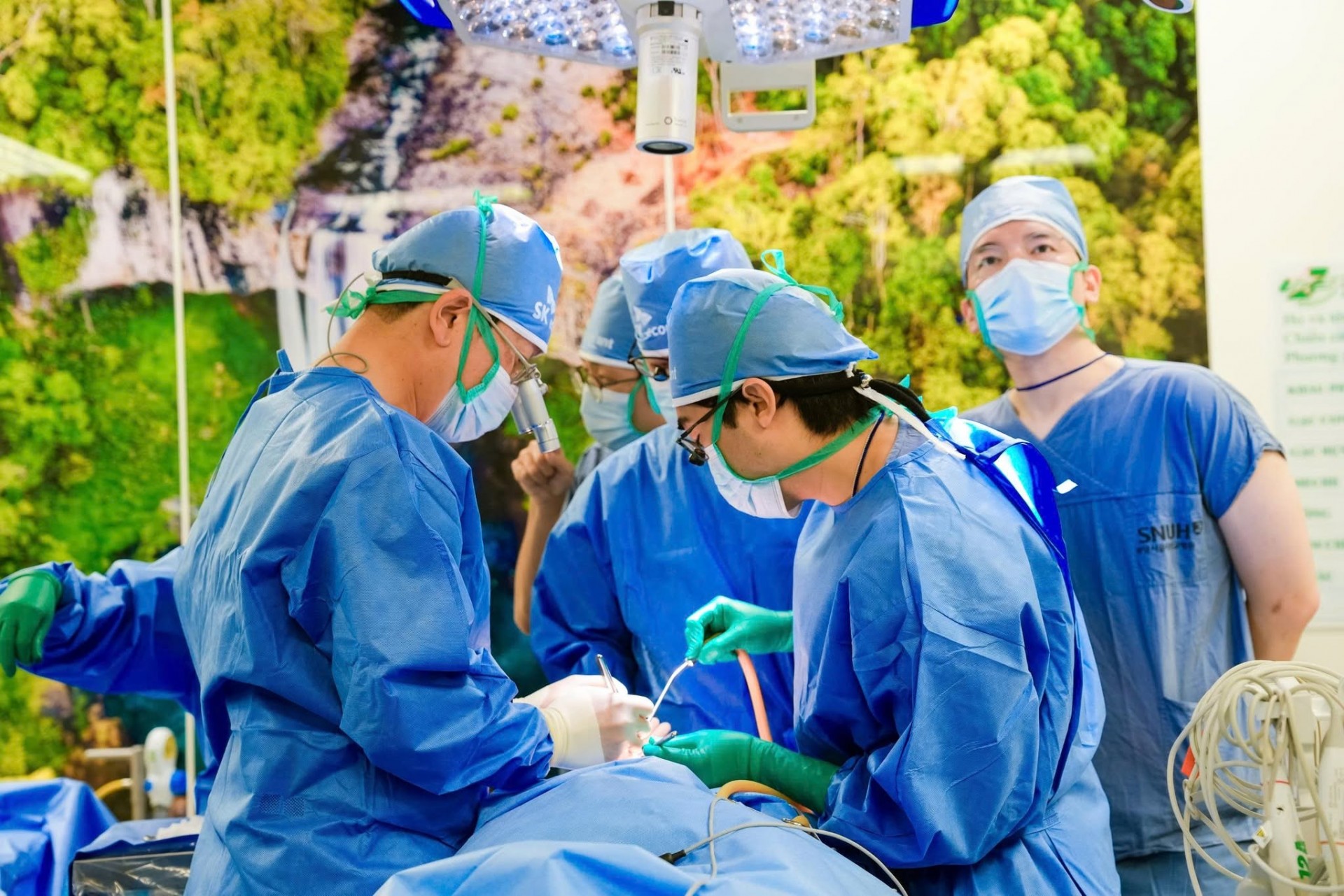 Vietnamese and RoK doctors perform free surgery on children with maxillofacial defects in Ho Chi Minh City. (Photo: Operation Smile Vietnam) Vietnamese and RoK doctors perform free surgery on children with maxillofacial defects in Ho Chi Minh City. (Photo: Operation Smile Vietnam)