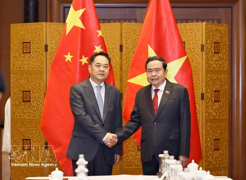 National Assembly President Tran Thanh Man (R) and Yang Wanming, President of the Chinese People’s Association for Friendship with Foreign Countries (Photo: VNA) National Assembly President Tran Thanh Man (R) and Yang Wanming, President of the Chinese People’s Association for Friendship with Foreign Countries (Photo: VNA)
