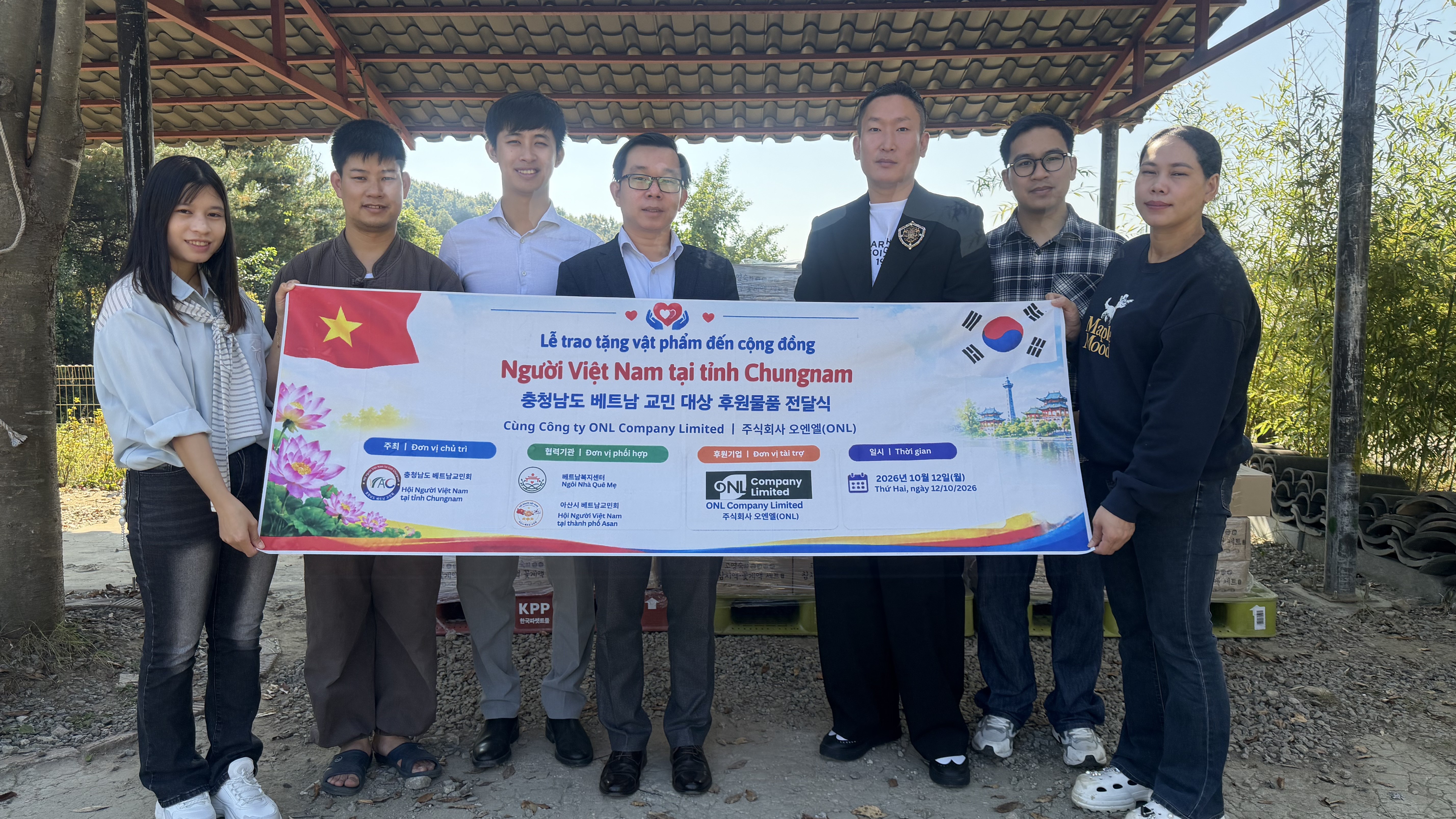 ມອບຂອງຂວັນ 700 ຊຸດ ເພື່ອຊ່ວຍເຫຼືອຊຸມຊົນຊາວຫວຽດນາມຢູ່ ສ.ເກົາຫຼີ