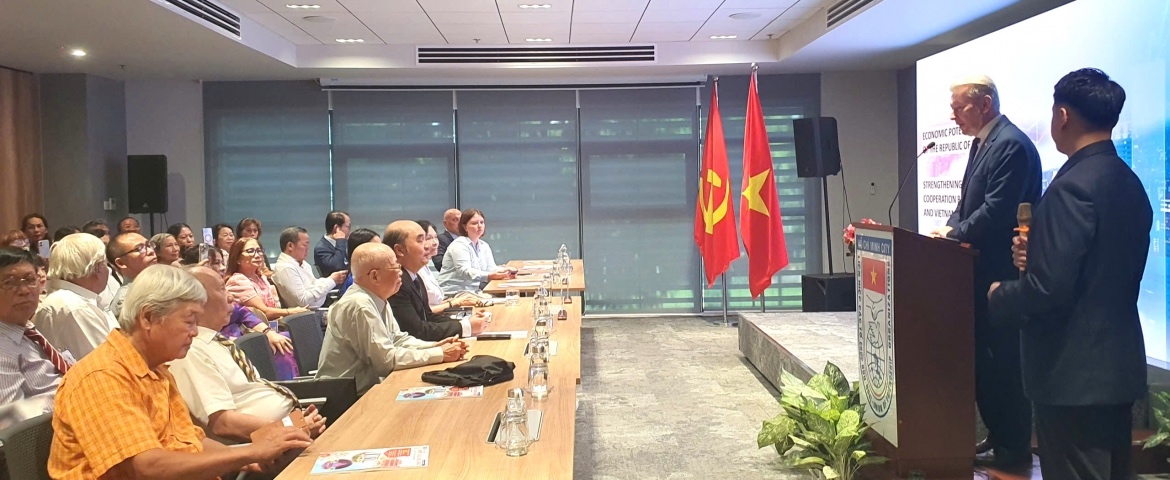 Belarus Consul General in Ho Chi Minh City Alexander D. Sidoruk highlights economic potential and areas of cooperation between Vietnam and Belarus. (Photo: sggp.org.vn) Belarus Consul General in Ho Chi Minh City Alexander D. Sidoruk highlights economic potential and areas of cooperation between Vietnam and Belarus. (Photo: sggp.org.vn)