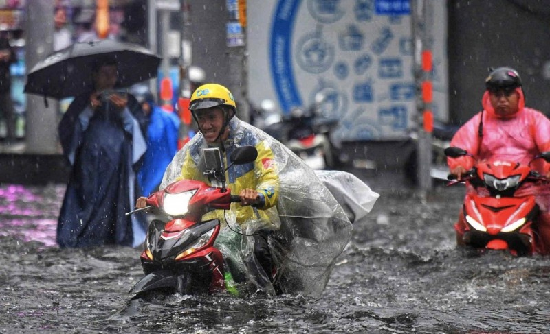 Ho Chi Minh City's rainy season is expected to end earlier than usual this year. Photo: Nguyen Hue. Ho Chi Minh City's rainy season is expected to end earlier than usual this year. Photo: Nguyen Hue.