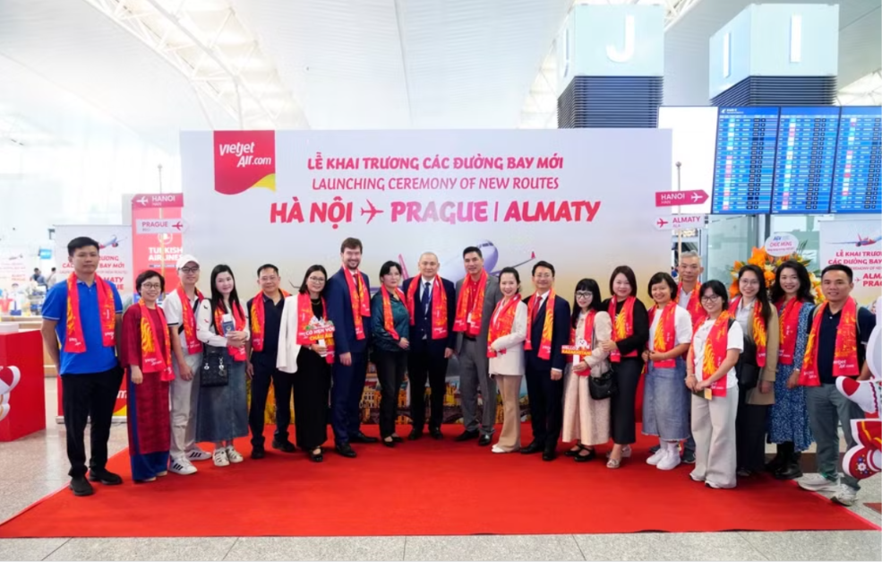 Vietjet Air ເປີດນຳໃຊ້ເສັ້ນທາງບິນ ປຣາກ - ຮ່າໂນ້ຍ ຢ່າງເປັນທາງການ Vietjet Air ເປີດນຳໃຊ້ເສັ້ນທາງບິນ ປຣາກ - ຮ່າໂນ້ຍ ຢ່າງເປັນທາງການ
