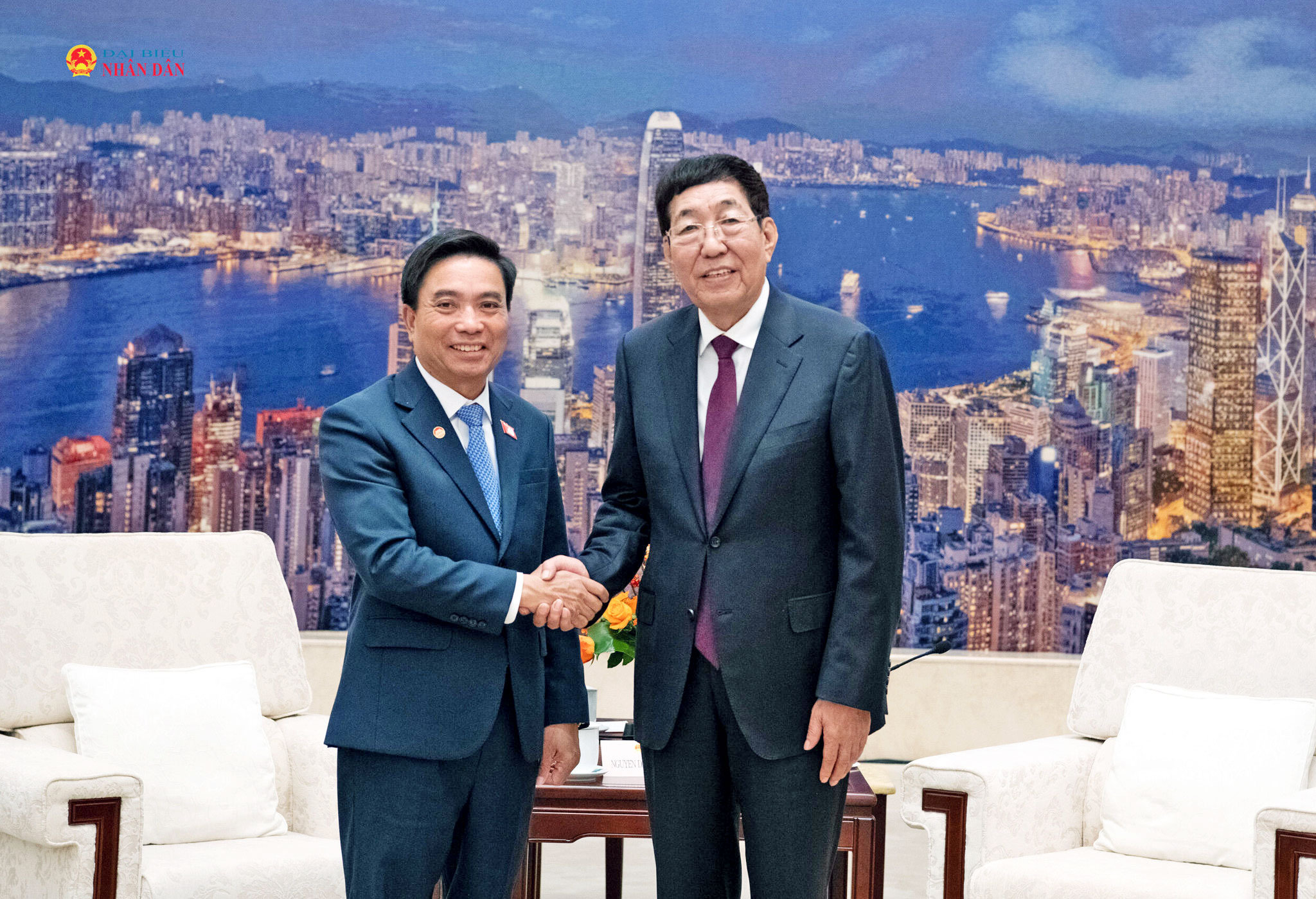 越中友好议员小组将进一步加强常态化交流 越中友好议员小组主席阮尹英会见中越友好议员小组主席巴音朝鲁