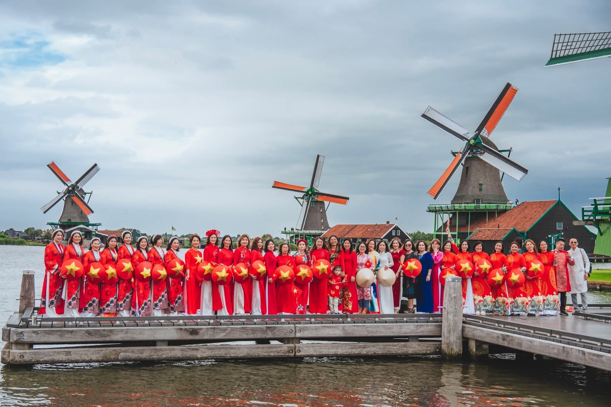 Nhận diện, ứng xử với những âm mưu và hành động chia rẽ khối đại đoàn kết của cộng đồng Việt kiều Nhận diện, ứng xử với những âm mưu và hành động chia rẽ khối đại đoàn kết của cộng đồng Việt kiều