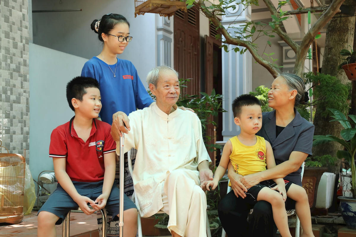 Gia đình là là môi trường văn hóa đầu tiên, là nơi nuôi dưỡng và hình thành nhân cách con người. (Ảnh: Báo Đại đoàn kết).) Gia đình là là môi trường văn hóa đầu tiên, là nơi nuôi dưỡng và hình thành nhân cách con người. (Ảnh: Báo Đại đoàn kết).)