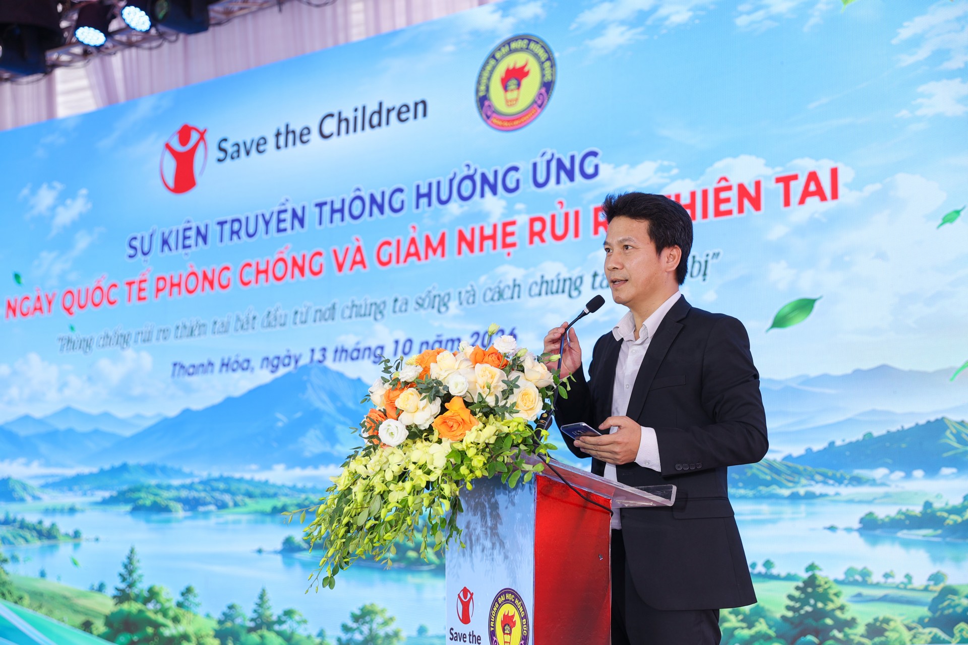Pham Xuan Nam, representative of Save the Children International, speaks at the event. (Photo: Dinh Hoa)