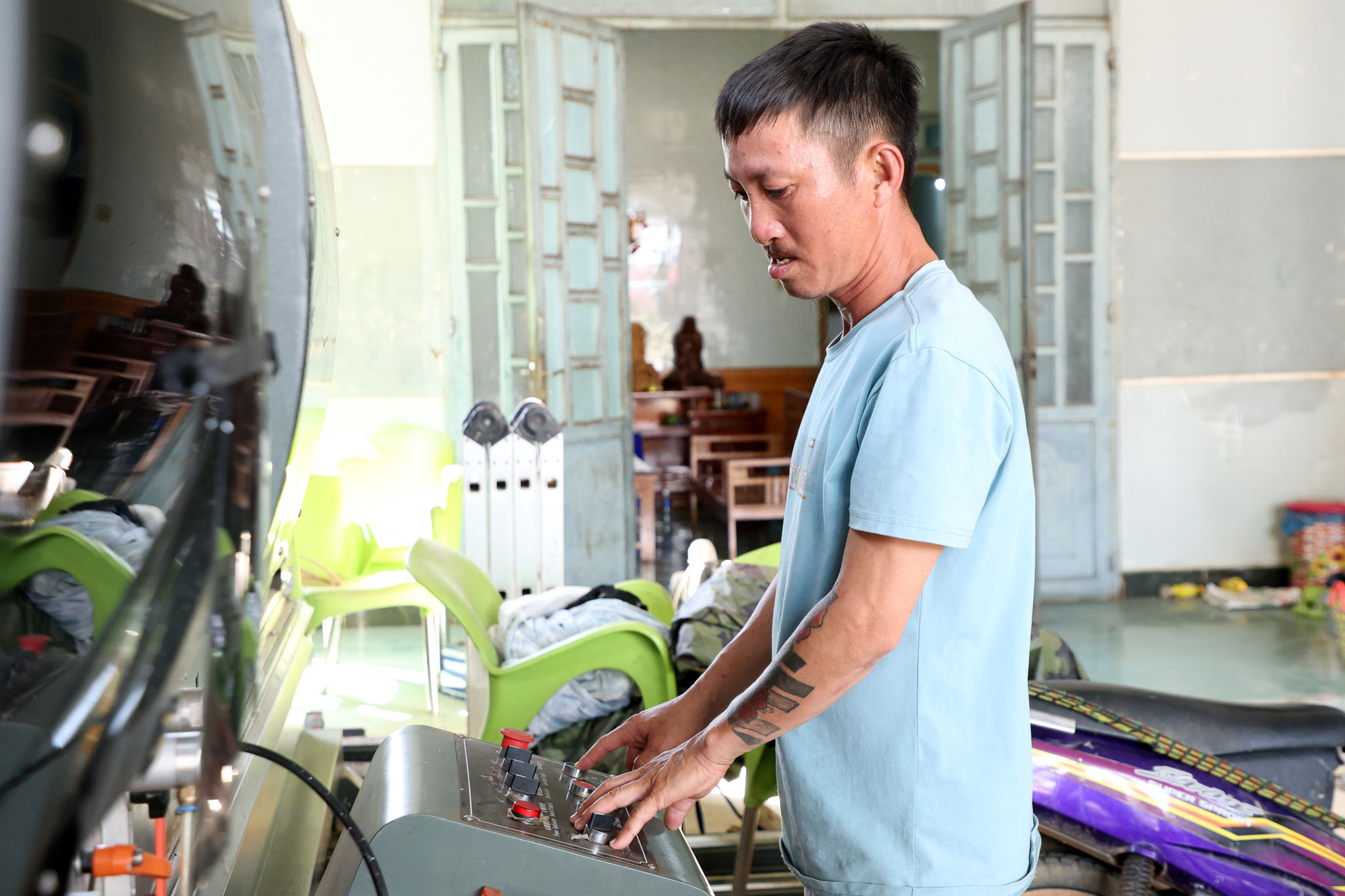 Niềm vui lao động của nạn nhân chất độc da cam Niềm vui lao động của nạn nhân chất độc da cam