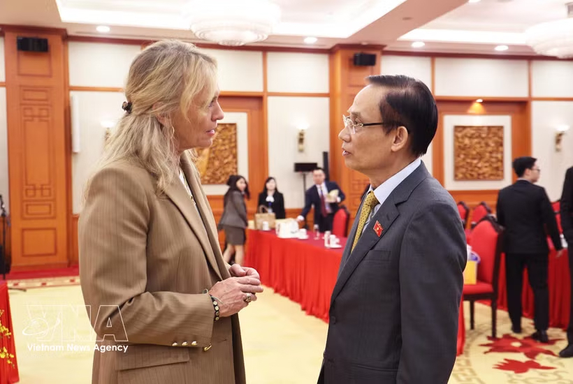 Minister of Foreign Affairs Le Hoai Trung and his Icelandic counterpart Þorgerður Katrín Gunnarsdóttir (Photo: VNA) Minister of Foreign Affairs Le Hoai Trung and his Icelandic counterpart Þorgerður Katrín Gunnarsdóttir (Photo: VNA)
