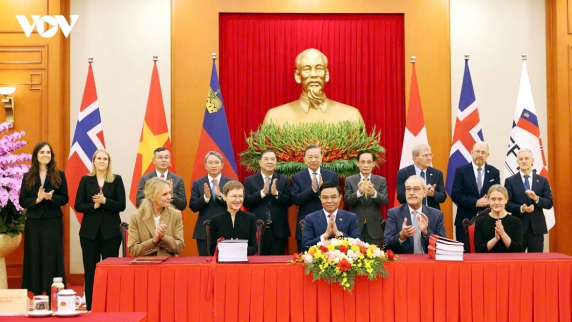 Vietnam and the four member states of the European Free Trade Association (EFTA) - Switzerland, Norway, Iceland and Liechtenstein - sign a free trade agreement in Hanoi on October 18, 2026. Vietnam and the four member states of the European Free Trade Association (EFTA) - Switzerland, Norway, Iceland and Liechtenstein - sign a free trade agreement in Hanoi on October 18, 2026.
