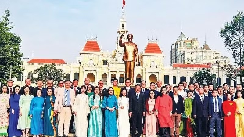 កម្ពស់ធនធានជនជាតិវៀតណាមទូទាំងសកលលោកសម្រាប់ទីក្រុង Ho Chi Minh