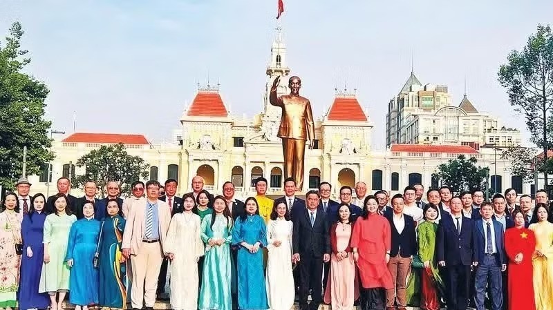 កម្ពស់ធនធានជនជាតិវៀតណាមទូទាំងសកលលោកសម្រាប់ទីក្រុង Ho Chi Minh