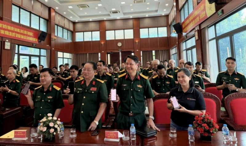 យុទ្ធនាការនេះត្រូវបានអនុវត្តចាប់ពីថ្ងៃទី ១០ ខែកញ្ញា ដល់ថ្ងៃទី ៣១ ខែធ្នូ ឆ្នាំ ២០២៦ ឆ្លើយតបនឹងយុទ្ធនាការ ៥០០ ថ្ងៃយប់ ជំរុញការស្វែងរក ប្រមូលផ្តុំ និងកំណត់អត្តសញ្ញាណអដ្ឋិធាតុយុទ្ធជនពលី; សំដៅឆ្ពោះទៅកាន់ការរំលឹកខួបលើកទី ៨០ នៃទិវាយុទ្ធជនពិការ និងយុទ្ធជនពលី (ថ្ងៃទី ២៧ ខែកក្កដា ឆ្នាំ ១៩៤៧ - ថ្ងៃទី ២៧ ខែកក្កដា ឆ្នាំ ២០២៧) និងខួបលើកទី ៦៨ នៃទិវាបើកវិថី Ho Chi Minh ទិវាប្រពៃណីកងទ័ព Truong Son (ថ្ងៃទី ១៩ ខែឧសភា ឆ្នាំ ១៩៥៩ - ថ្ងៃទី ១៩ ខែឧសភា ឆ្នាំ ២០២៧)។ យោងតាមផែនការ ធនធានដែលកៀរគរបាននឹងត្រូវប្រើប្រាស់ដើម្បីជួយមើលថែទាំដល់អតីតយុទ្ធជន អ្នកមានគុណបំណាច់ និងក្រុមគ្រួសារយុទ្ធជនពលី Truong Son ដែលមានជីវភាពខ្វះខាត។ ប្រជាពលរដ្ឋ និងអង្គការនានា អាចចូលរួមឧបត្ថម្ភដោយផ្ទាល់ជាសាច់ប្រាក់ ឬតាមរយៈគណនីសប្បុរសធម៌របស់សមាគមប្រពៃណី Truong Son - វិថី Ho Chi Minh វៀតណាម លេខគណនី ១៩៥៩ នៅធនាគារពាណិជ្ជភាគហ៊ុនកងទ័ព (MB) ព្រមទាំងអាចផ្ទេរប្រាក់តាមរយៈកូដ QR នៅលើប្រព័ន្ធបច្ចេកវិទ្យាសប្បុរសធម៌ជាតិ។ ថ្លែងមតិនៅក្នុងពិធីបំផុសនេះ ឧត្តមសេនីយ៍ត្រី Hoang Kien អនុប្រធានសមាគមប្រពៃណី Truong Son - វិថី Ho Chi Minh វៀតណាម បានឱ្យដឹងថា រហូតមកដល់ពេលនេះ កម្មវិធីទទួលបានថវិកាចំនួន ៨៥ លានដុងហើយ។ យុទ្ធនាការនេះបានកំណត់គោលដៅកៀរគរប្រមាណ ១ ពាន់លានដុង ដើម្បីជួយគាំទ្រដល់យុទ្ធជន Truong Son ដែលមានជីវភាពខ្វះខាត មកពីកម្លាំងទាំងបី រួមមាន កងទ័ព យុវជនស្ម័គ្រចិត្ត និងកម្មករសមរភូមិជួរមុខ។ ឧត្តមសេនីយ៍ត្រី Hoang Kien មានបំណងឱ្យបណ្តាអង្គភាពកងទ័ព អង្គការ និងប្រជាពលរដ្ឋនៅទូទាំងប្រទេស រួមគ្នាចូលរួម និងបរិច្ចាគដល់កម្មវិធីនេះ៕