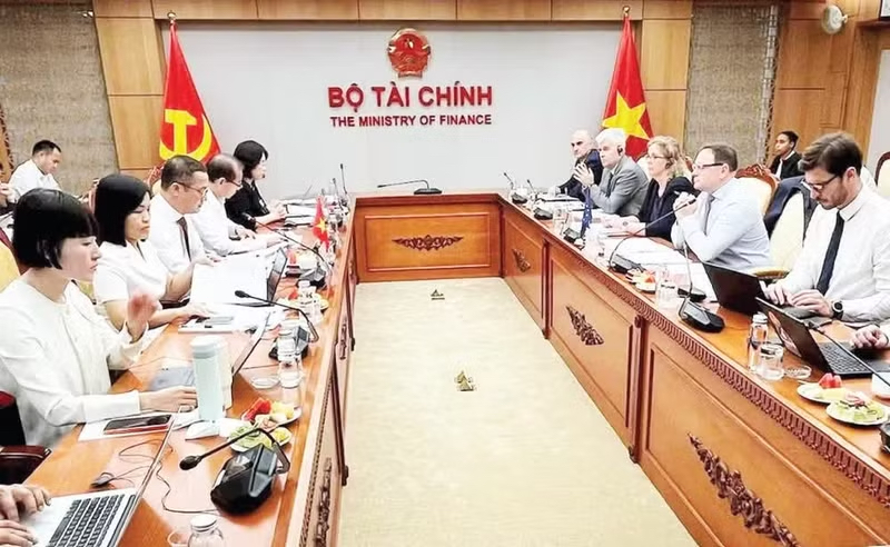 A meeting of the Subcommittee on Sustainable Development under the EU-Viet Nam Partnership and Cooperation Agreement (PCA). (Photo courtesy of the EU Delegation to Viet Nam) A meeting of the Subcommittee on Sustainable Development under the EU-Viet Nam Partnership and Cooperation Agreement (PCA). (Photo courtesy of the EU Delegation to Viet Nam)