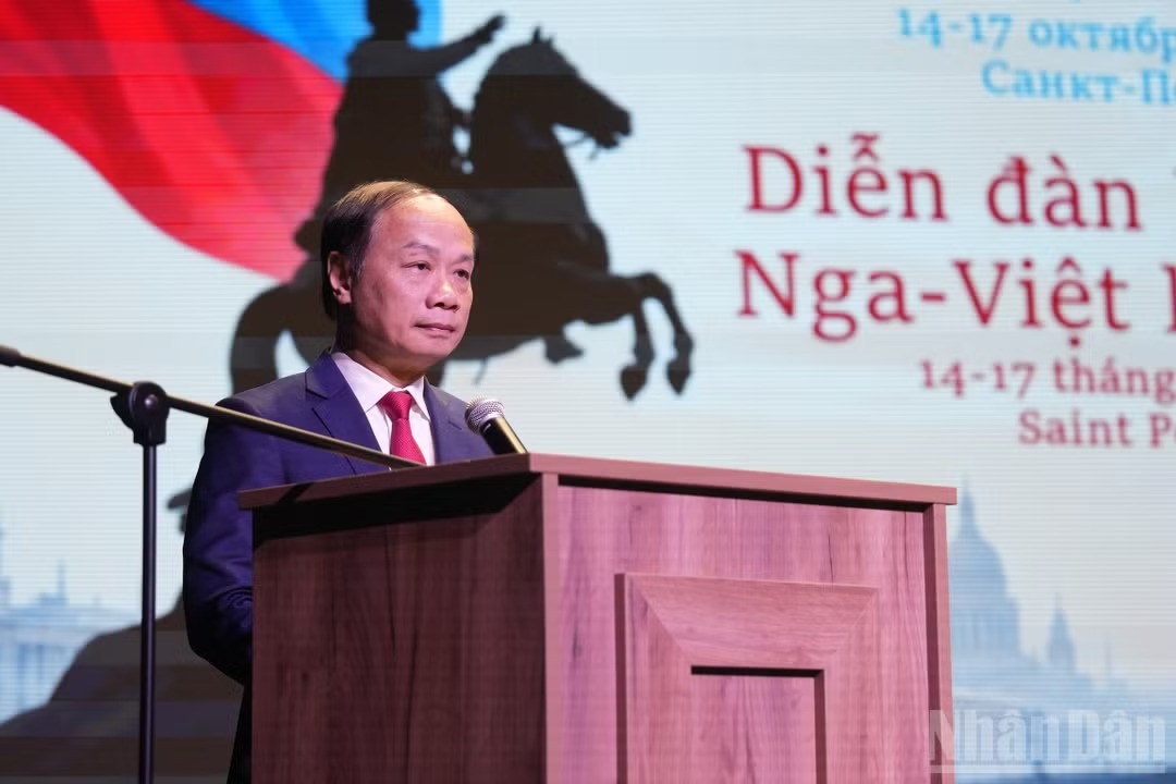 Đồng chí Phạm Tất Thắng, Ủy viên Trung ương Đảng, Phó Bí thư Đảng Ủy Dân vận, Mặt trận Tổ quốc và các đoàn thể Trung ương phát biểu ý kiến. (Ảnh: THANH THỂ) Đồng chí Phạm Tất Thắng, Ủy viên Trung ương Đảng, Phó Bí thư Đảng Ủy Dân vận, Mặt trận Tổ quốc và các đoàn thể Trung ương phát biểu ý kiến. (Ảnh: THANH THỂ)