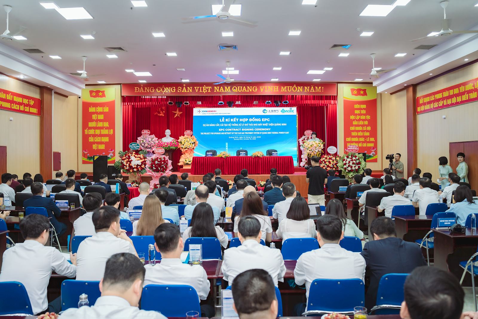 Toàn cảnh Lễ ký kết Hợp đồng EPC Dự án cải tạo, nâng cấp hệ thống xử lý khí thải Nhà máy Nhiệt điện Quảng Ninh ngày 16/10/2026. Toàn cảnh Lễ ký kết Hợp đồng EPC Dự án cải tạo, nâng cấp hệ thống xử lý khí thải Nhà máy Nhiệt điện Quảng Ninh ngày 16/10/2026.