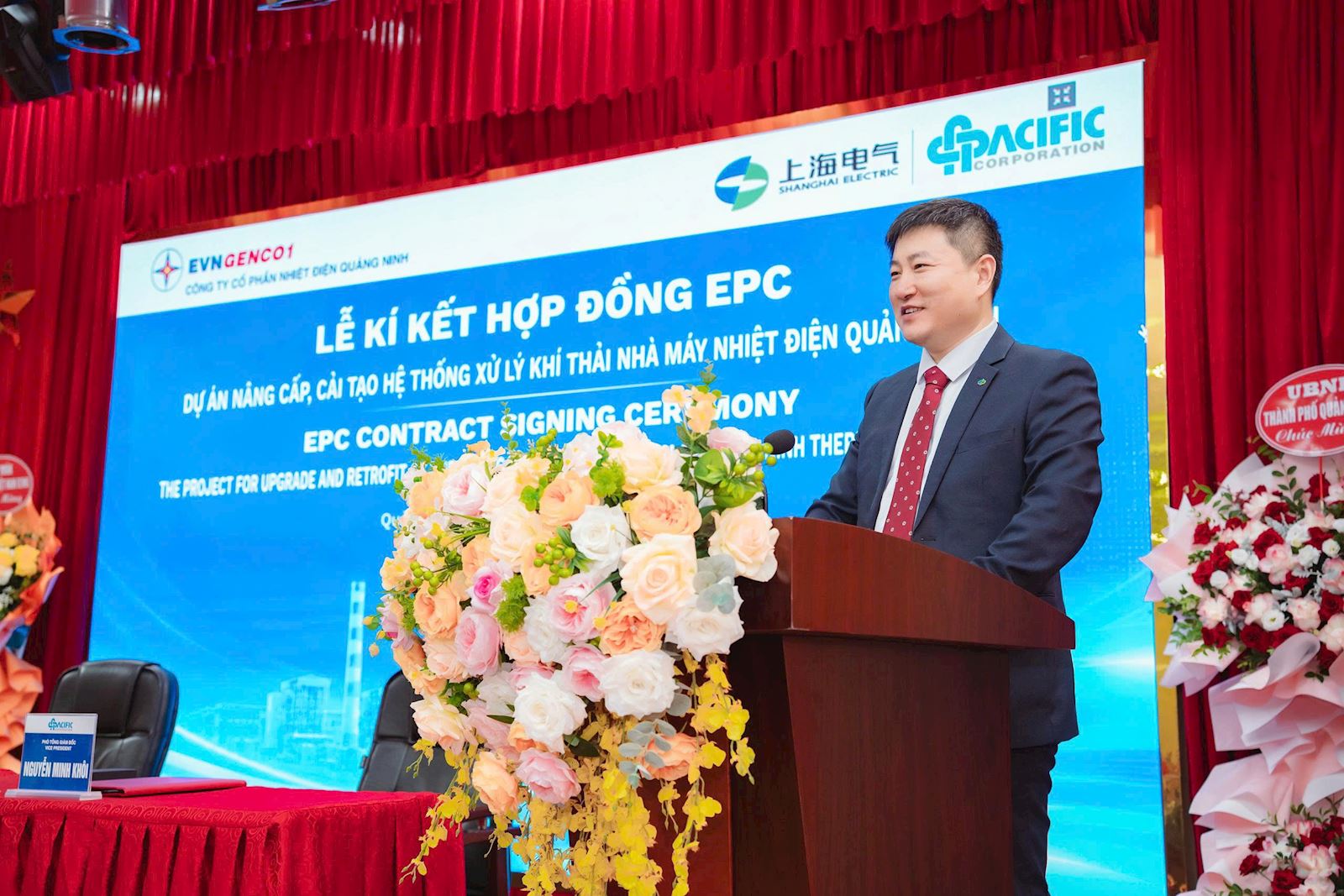 Ông Chen Hao – Phó Tổng Giám đốc Shanghai Electric Power Generation Engineering, đại diện Liên danh Nhà thầu phát biểu tại buổi lễ. Ông Chen Hao – Phó Tổng Giám đốc Shanghai Electric Power Generation Engineering, đại diện Liên danh Nhà thầu phát biểu tại buổi lễ.