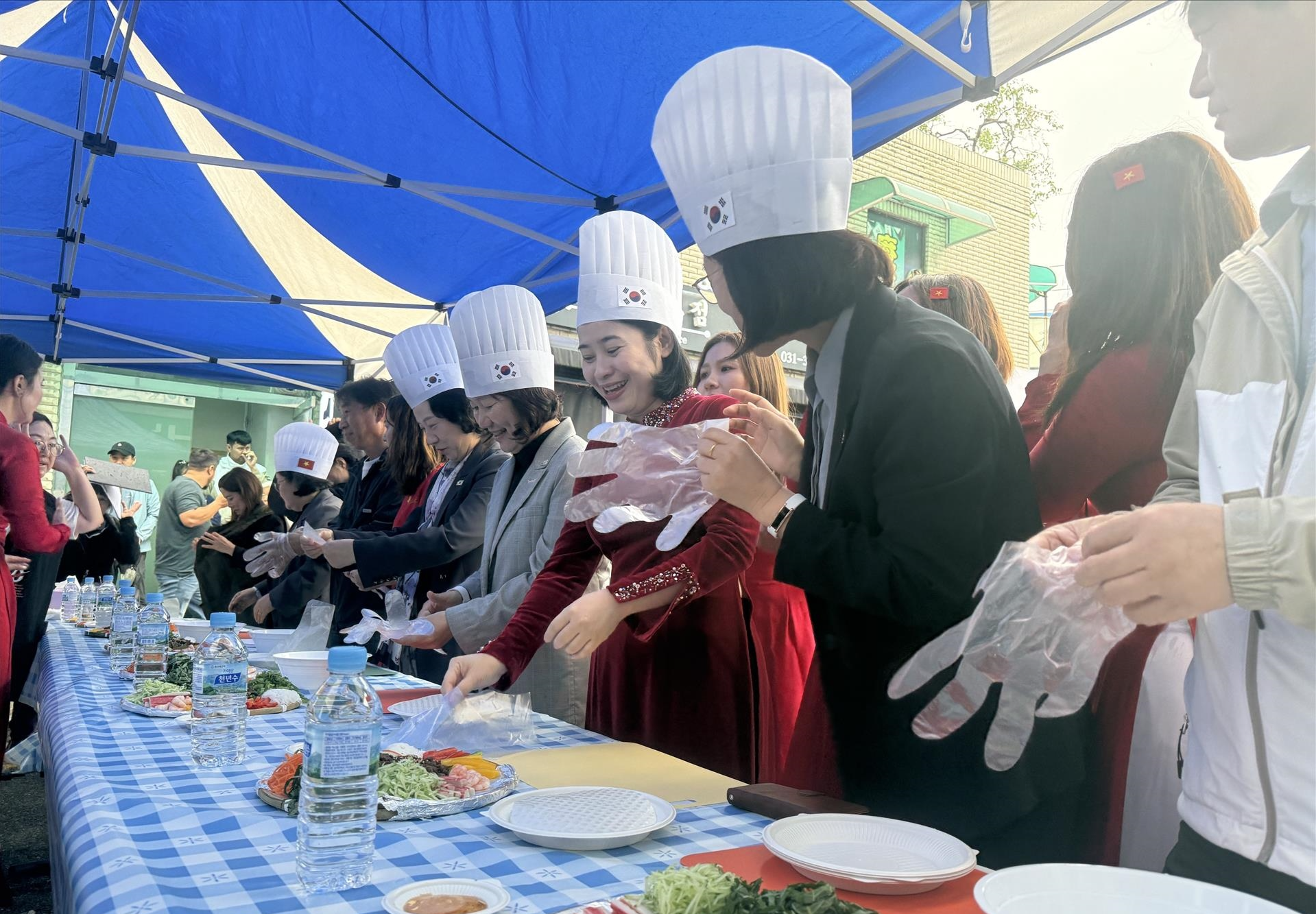 ອາຫານຫວຽດນາມເຊື່ອມໂຍງຊຸມຊົນຢູ່ ສ.ເກົາຫຼີ