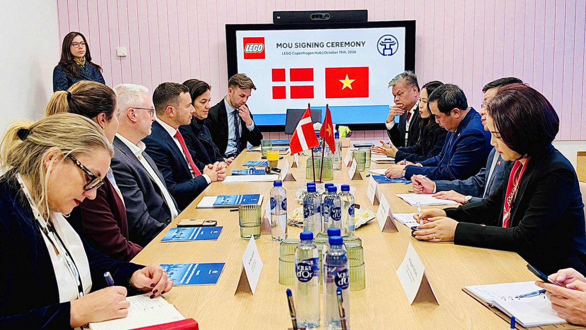 Nhiều đề xuất hợp tác được bàn thảo tại cuộc làm việc giữa phái đoàn Hà Nội và đối tác Đan Mạch. (Ảnh: Hanoi.gov.vn)