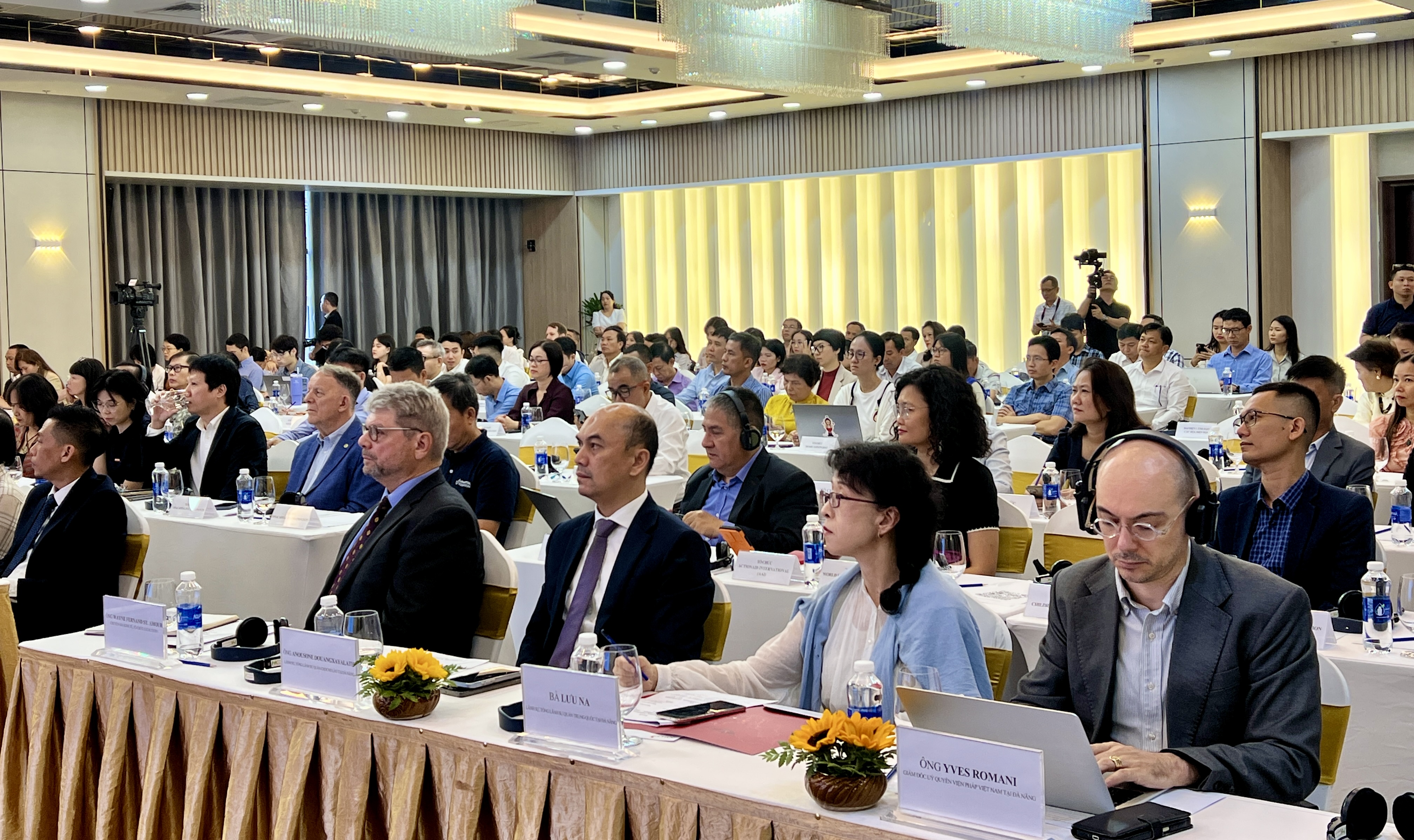 Đà Nẵng phát huy nguồn lực phi chính phủ nước ngoài trong thúc đẩy phát triển xanh Da Nang Taps Foreign NGO Resources to Promote Green Development