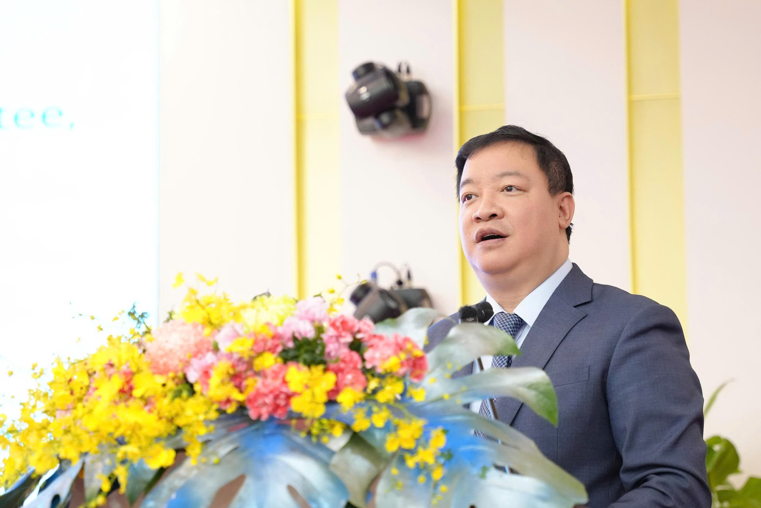 Ông Nguyễn Ngọc Hùng, Phó Chủ tịch Liên hiệp các tổ chức hữu nghị Việt Nam, Phó Chủ nhiệm Ủy ban Công tác về các tổ chức phi chính phủ nước ngoài. (Ảnh: Mai Anh) Ông Nguyễn Ngọc Hùng, Phó Chủ tịch Liên hiệp các tổ chức hữu nghị Việt Nam, Phó Chủ nhiệm Ủy ban Công tác về các tổ chức phi chính phủ nước ngoài. (Ảnh: Mai Anh)