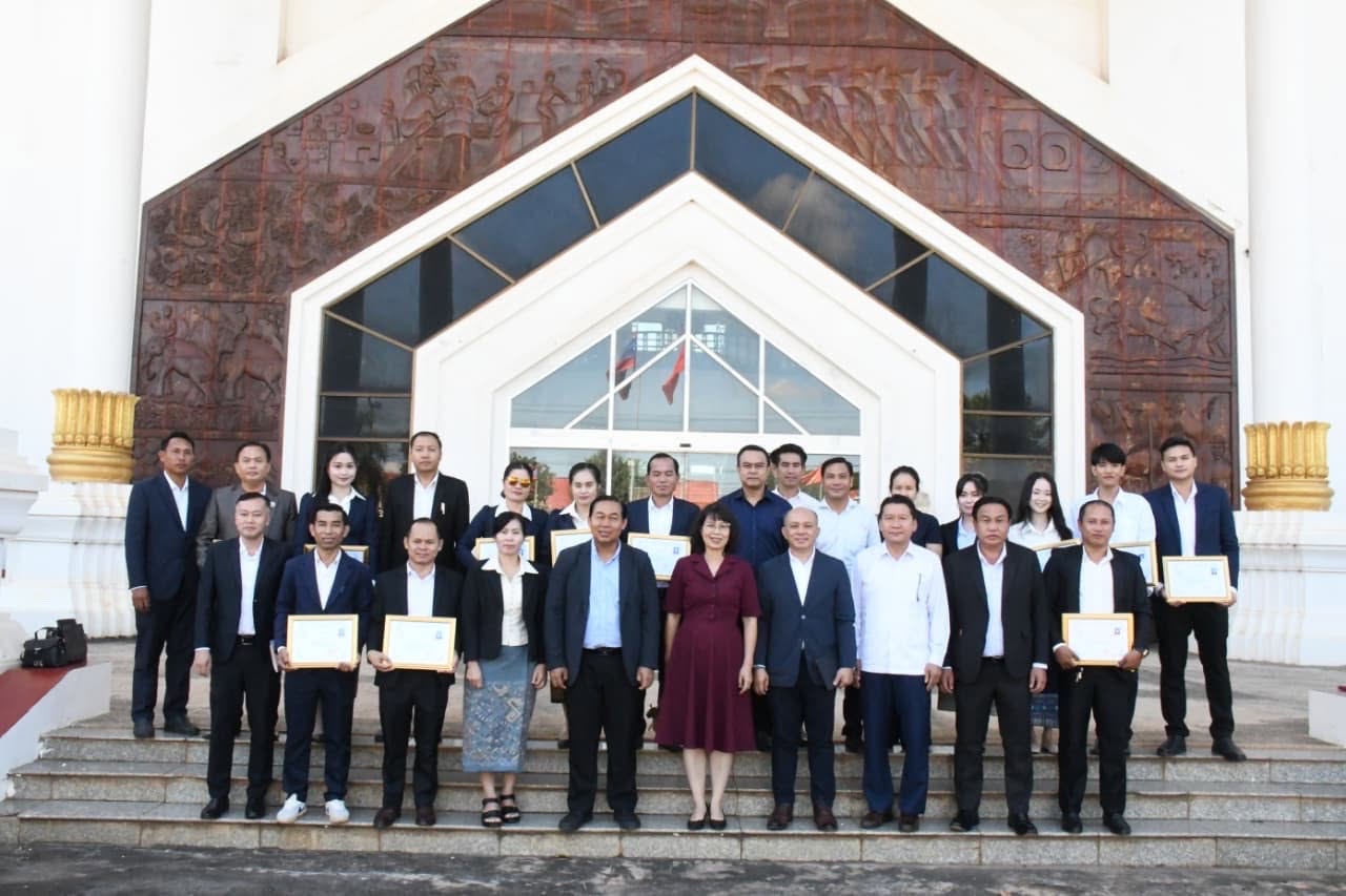 Bế giảng khoá đào tạo tiếng Việt dành cho cán bộ, sinh viên tại tỉnh Champasak (Lào)