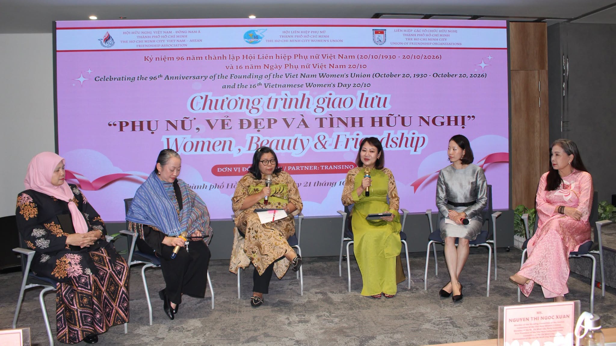 Phụ nữ TP.HCM giao lưu với các nữ nhà ngoại giao Đông Nam Á
