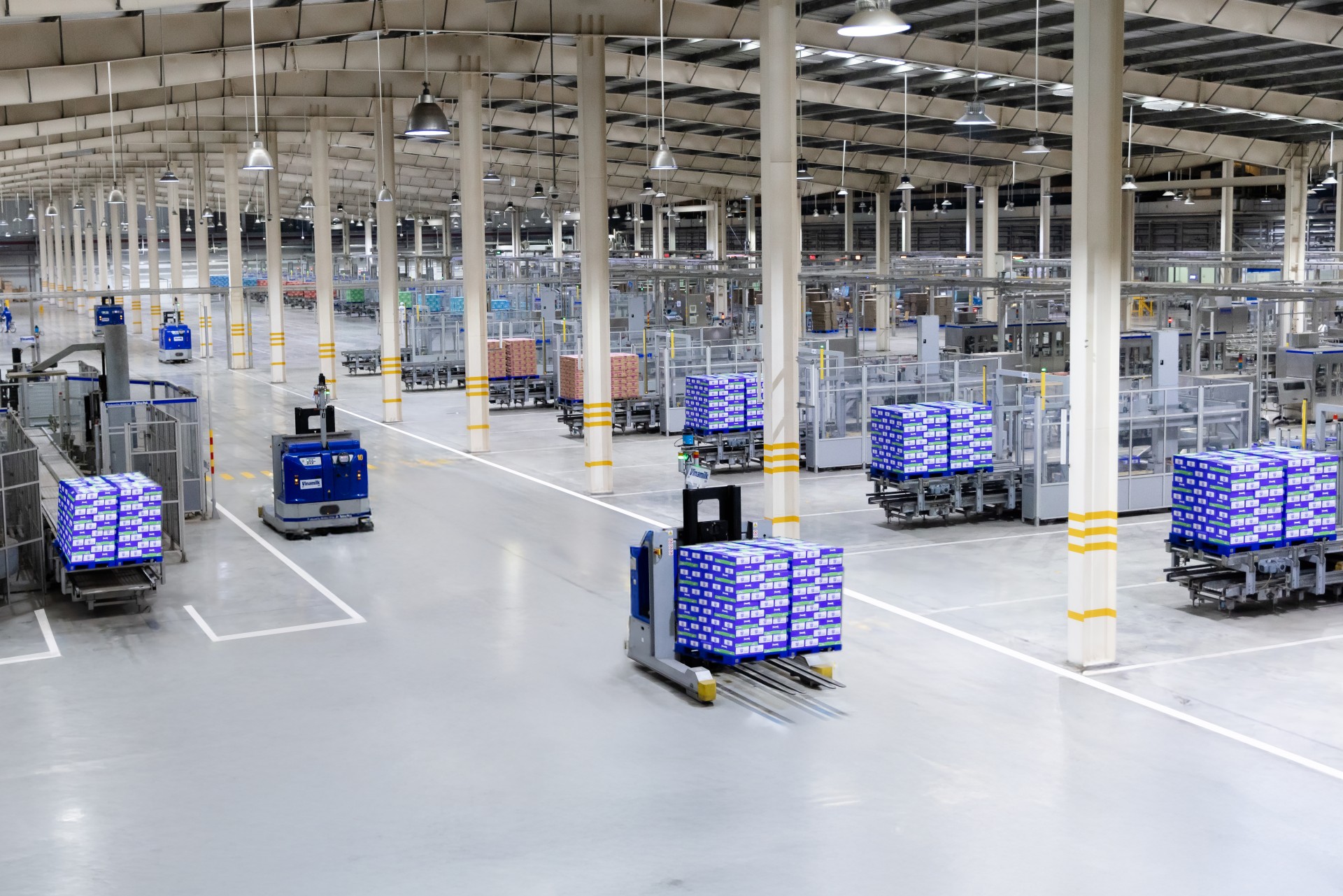 Cụm 2 (Báo chọn một ảnh): Tại Nhà máy Mega, nhiều ý tưởng cải tiến xuất phát từ chính những người trực tiếp vận hành dây chuyền, máy móc (Ảnh: Minh Anh). Cụm 2 (Báo chọn một ảnh): Tại Nhà máy Mega, nhiều ý tưởng cải tiến xuất phát từ chính những người trực tiếp vận hành dây chuyền, máy móc (Ảnh: Minh Anh).