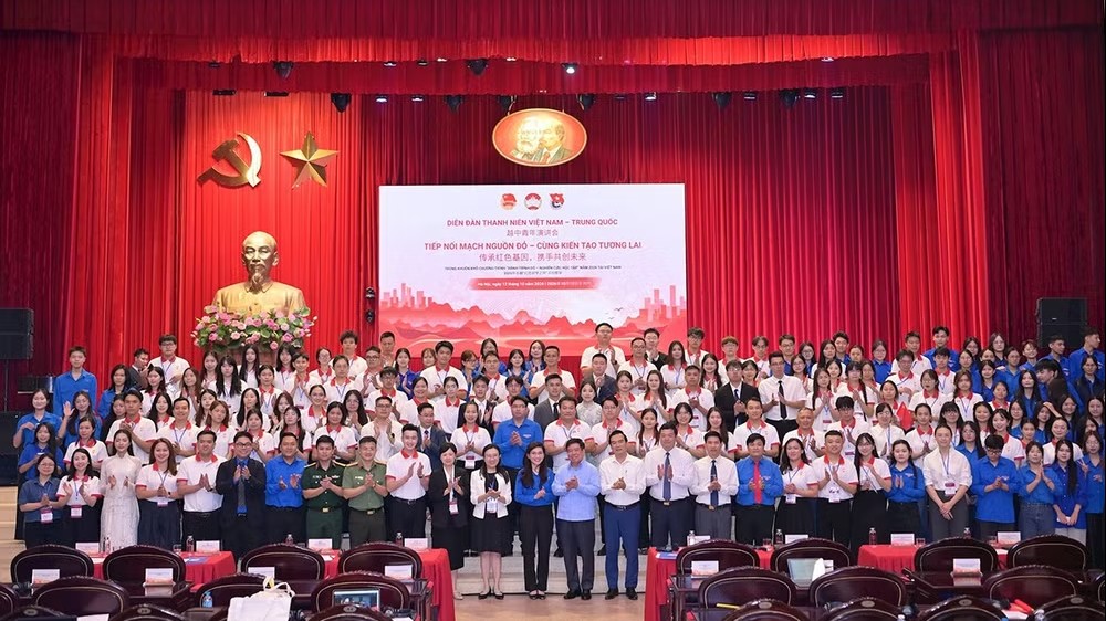 越中青年共创未来的基石