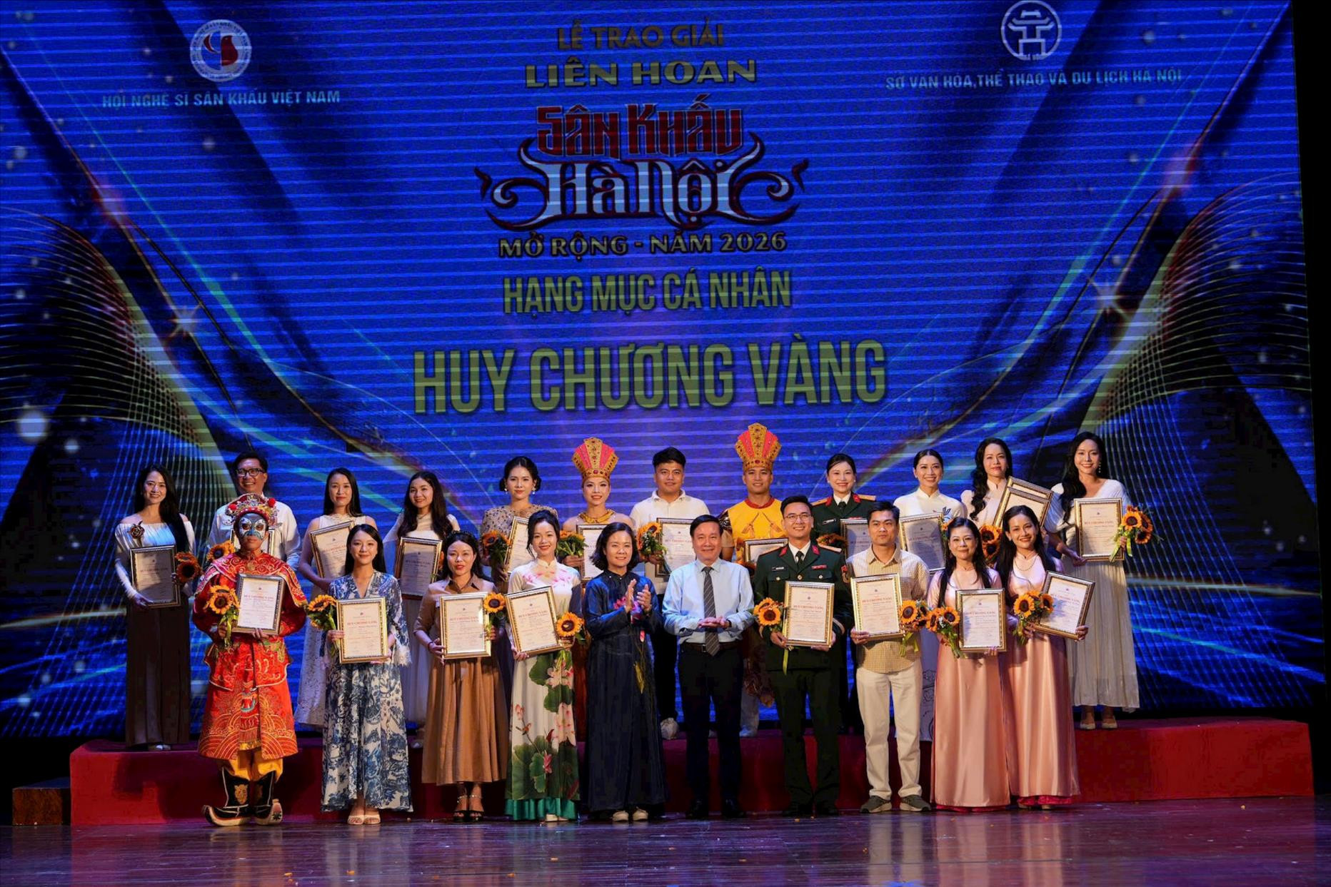 Ban Tổ chức trao các giải thưởng nhằm ghi nhận thành quả sáng tạo của các đơn vị và nghệ sĩ. (Ảnh: BTC)