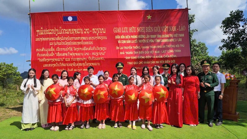 ບັນດາກິດຈະກຳທີ່ເປັນຮູບປະທຳ ເສີມສ້າງມິດຕະພາບຫວຽດນາມ - ລາວ ຢູ່ເຂດຊາຍແດນ