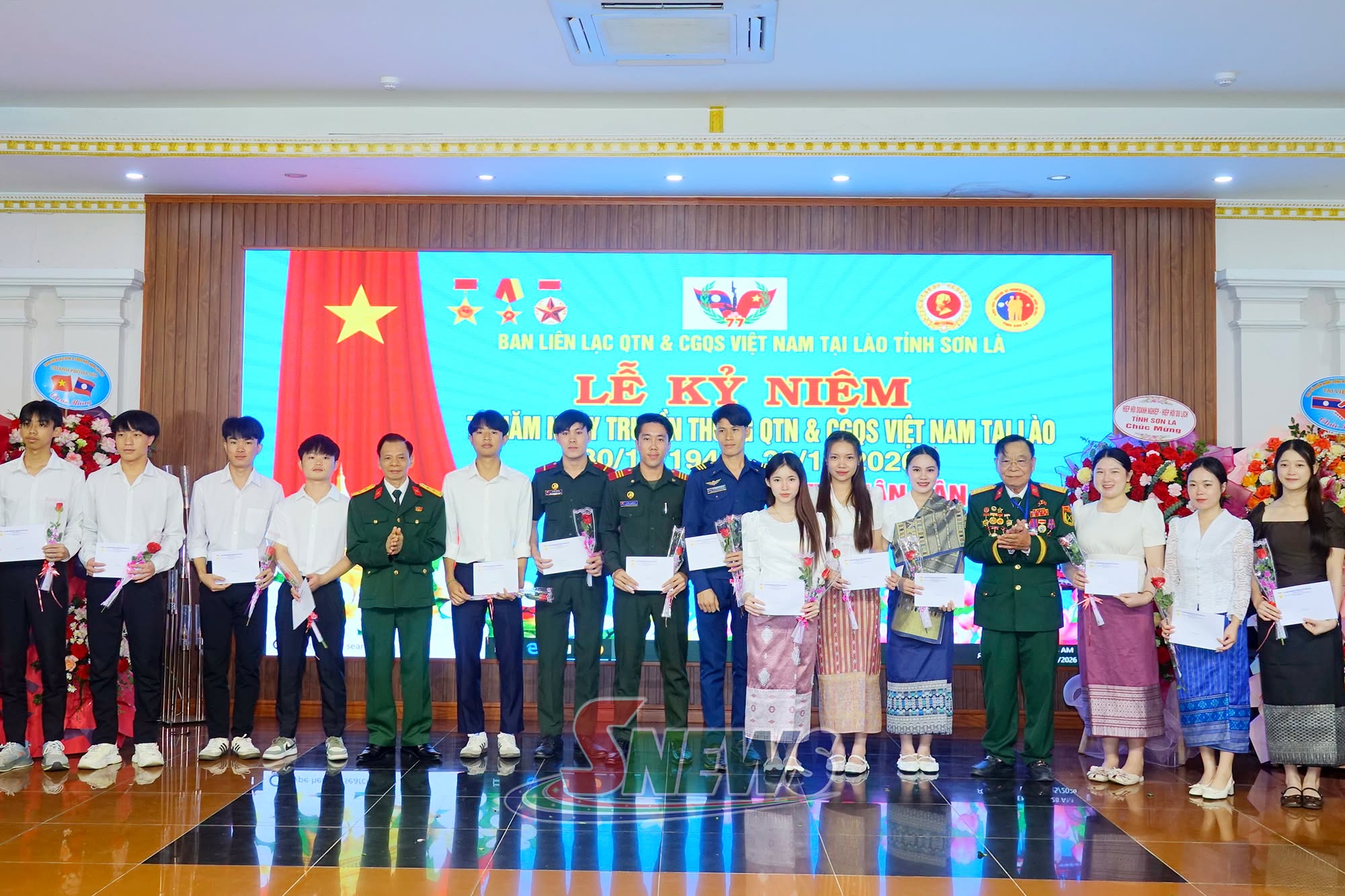ເຊີນລາ ແລະ ແທງຮວ໋າ ສະແດງຄວາມຮູ້ບຸນຄຸນຕໍ່ທະຫານອາສາສະໝັກຫວຽດນາມທີ່ຊ່ວຍເຫຼືອລາວ ເຊີນລາ ແລະ ແທງຮວ໋າ ສະແດງຄວາມຮູ້ບຸນຄຸນຕໍ່ທະຫານອາສາສະໝັກຫວຽດນາມທີ່ຊ່ວຍເຫຼືອລາວ
