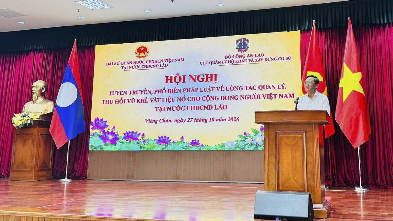 Phổ biến quy định về vũ khí, vật liệu nổ tới cộng đồng người Việt tại Lào