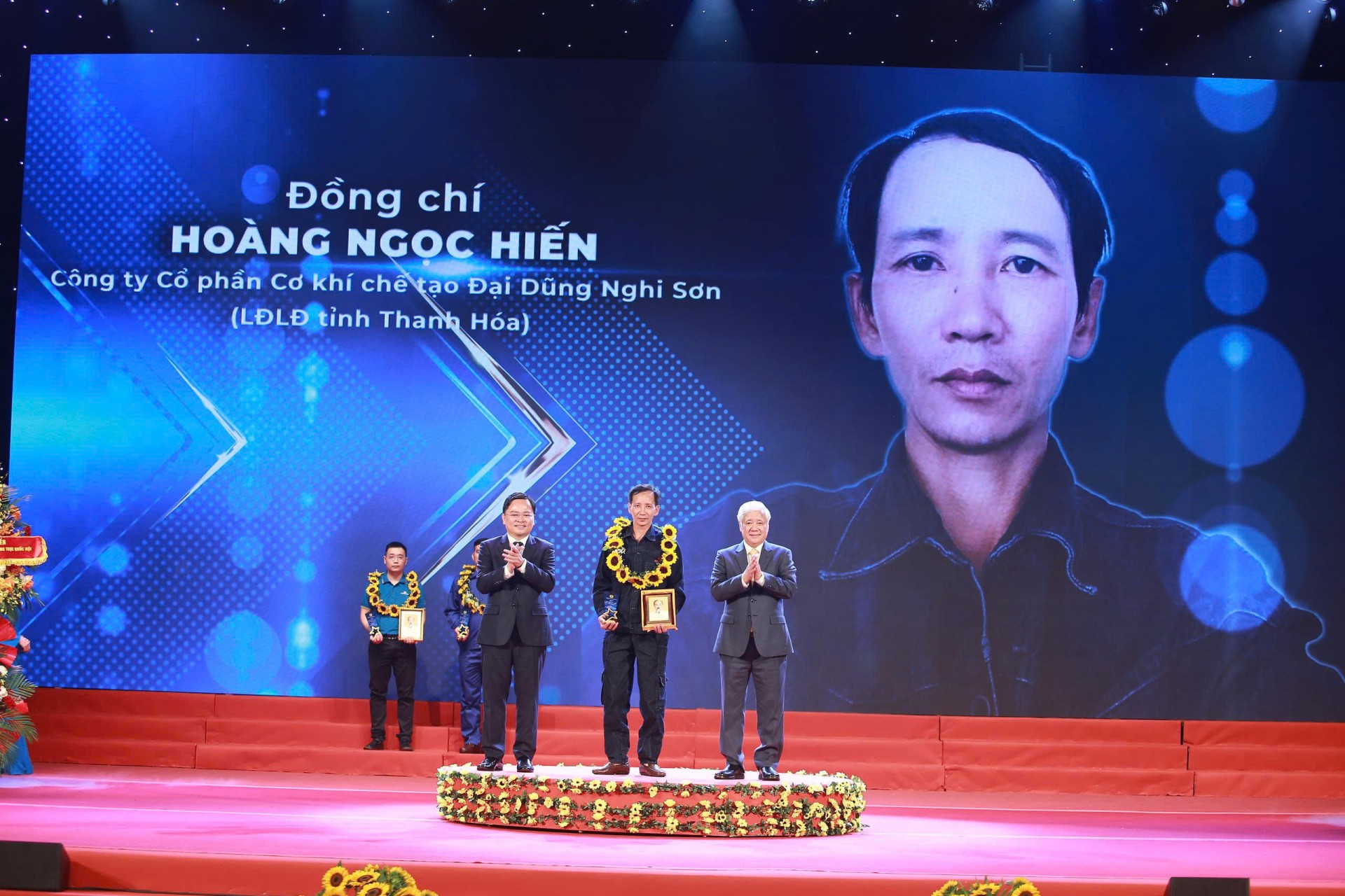Hoàng Ngọc Hiến.