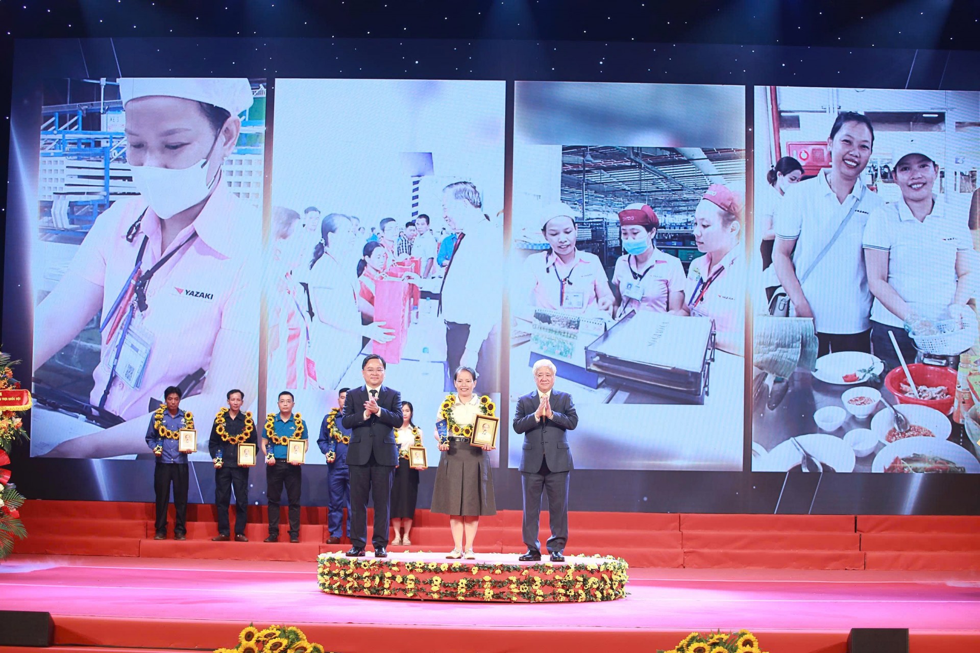 Chị Trần Thị Vân tại lễ tuyên dương 10 công nhân tiêu biểu toàn quốc năm 2026. (Ảnh: T.D) Chị Trần Thị Vân tại lễ tuyên dương 10 công nhân tiêu biểu toàn quốc năm 2026. (Ảnh: T.D)