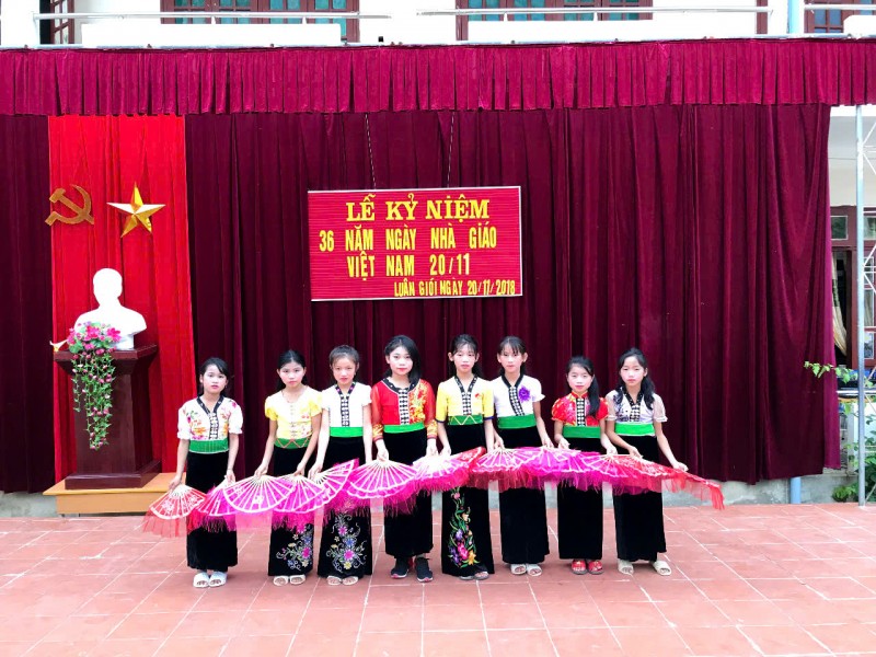 Khi khung cửi vắng bóng ở bản Thái Mường Luân Khi khung cửi vắng bóng ở bản Thái Mường Luân