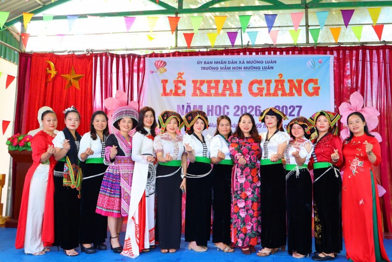 Khi khung cửi vắng bóng ở bản Thái Mường Luân Khi khung cửi vắng bóng ở bản Thái Mường Luân