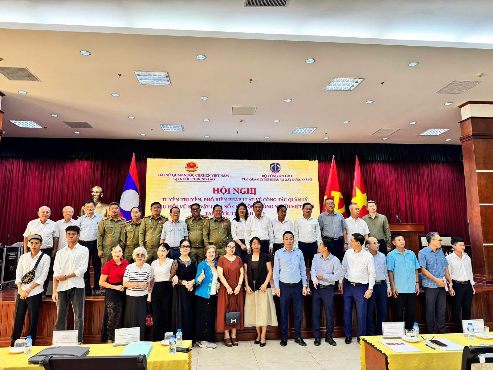 ແນະນຳຊາວຫວຽດນາມຢູ່ລາວ ໃຫ້ມອບອາວຸດ ແລະ ວັດຖຸລະເບີດ