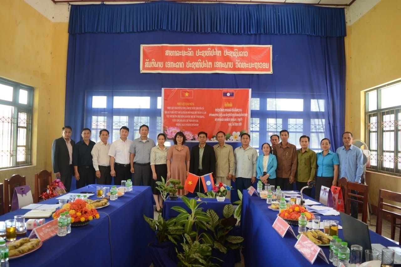 Tăng cường tuyên truyền, giáo dục học sinh về mối quan hệ đặc biệt Việt -Lào Tăng cường tuyên truyền, giáo dục học sinh về mối quan hệ đặc biệt Việt -Lào