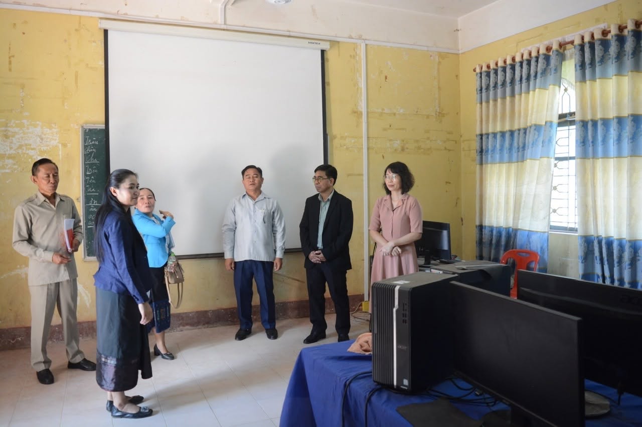 Tăng cường tuyên truyền, giáo dục học sinh về mối quan hệ đặc biệt Việt -Lào Tăng cường tuyên truyền, giáo dục học sinh về mối quan hệ đặc biệt Việt -Lào