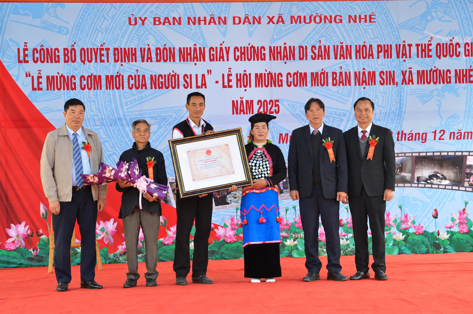Người Si La ở Mường Nhé giữ đạo hiếu trong lễ mừng cơm mới