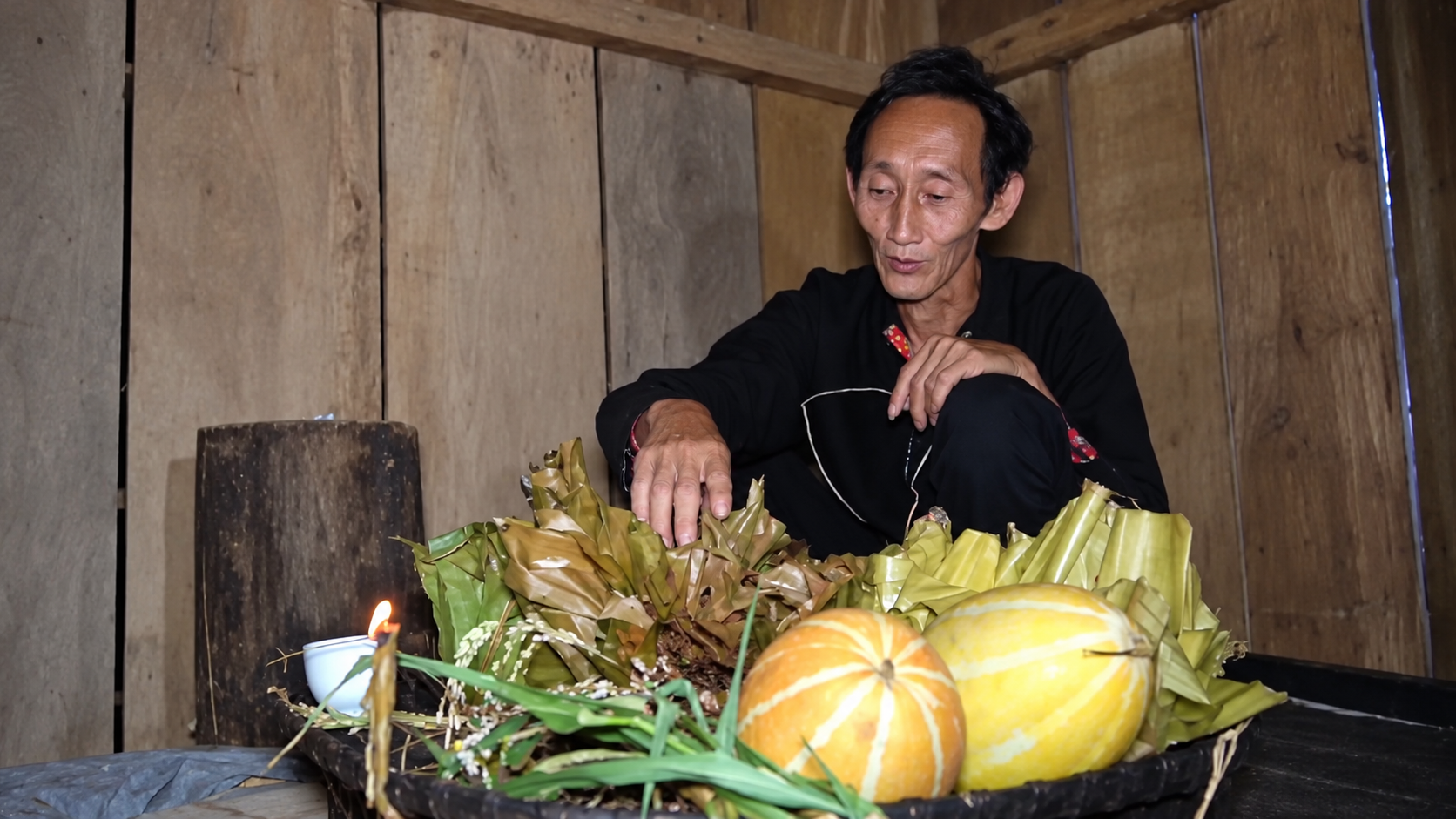 Người Si La ở Mường Nhé giữ đạo hiếu trong lễ mừng cơm mới
