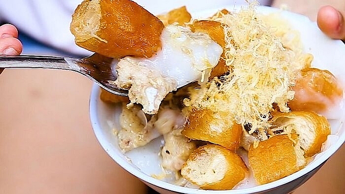 Каша со свиными ребрышками без костей в Старом квартале Ханоя