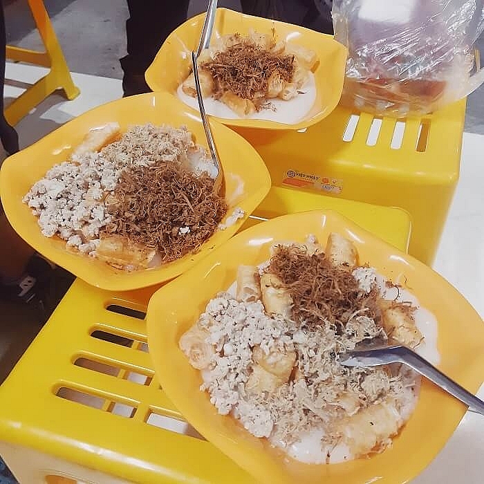Каша со свиными ребрышками без костей в Старом квартале Ханоя