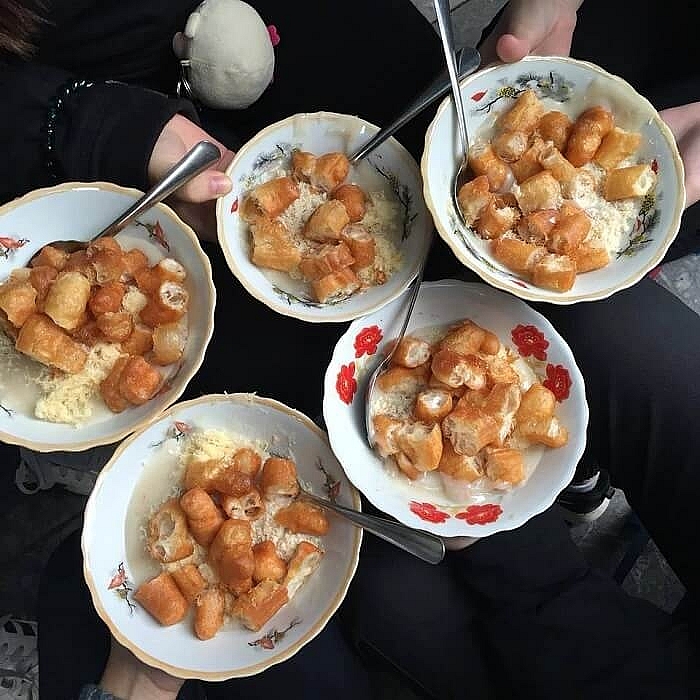 Каша со свиными ребрышками без костей в Старом квартале Ханоя