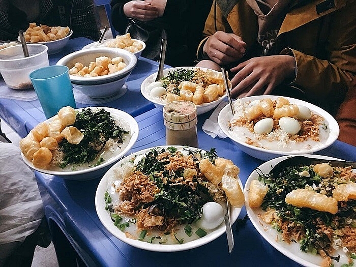 Каша со свиными ребрышками без костей в Старом квартале Ханоя