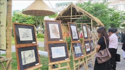 Выставка «Красота древней столицы Хюэ в поэзии и живописи»