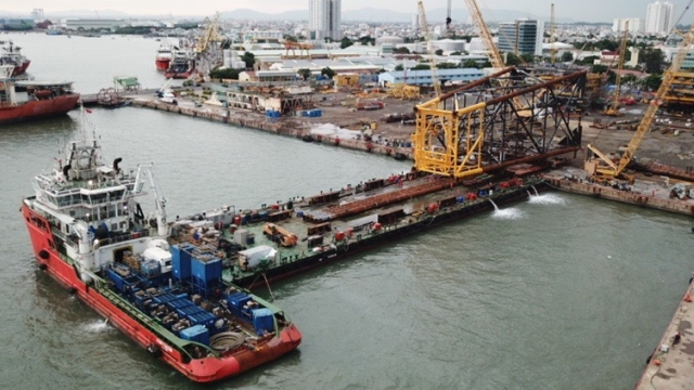 Vietsovpetro доставило два комплекта опор для месторождения «Дракон»
